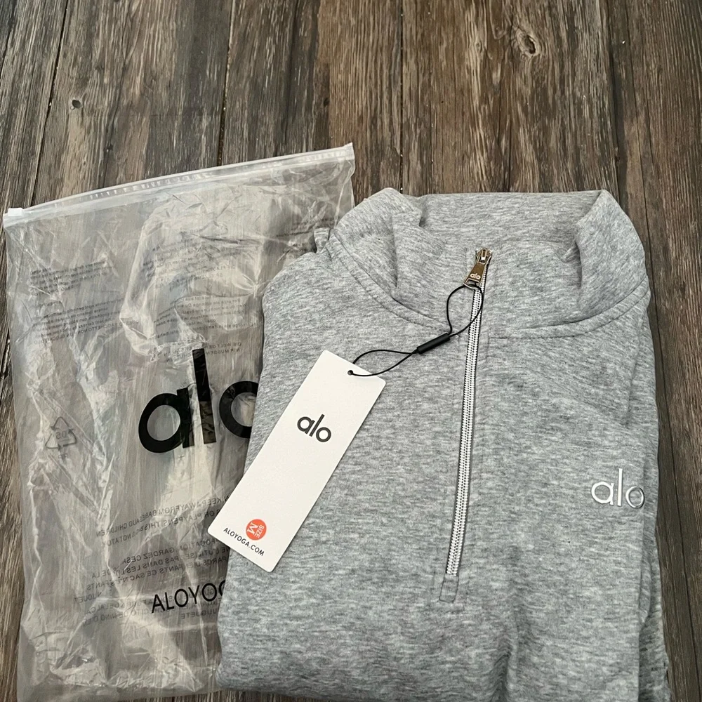 Alo Yoga Gray Men’s Quarter Zip Set Size Medium